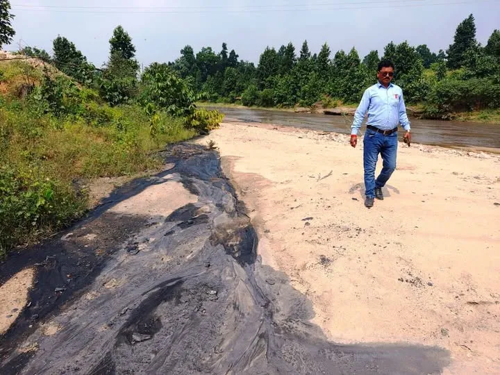 Singrauli News: टीएचडीसी की कोल माइंस पर सवाल, काचन नदी में कोयलायुक्त पानी छोड़ने का आरोप