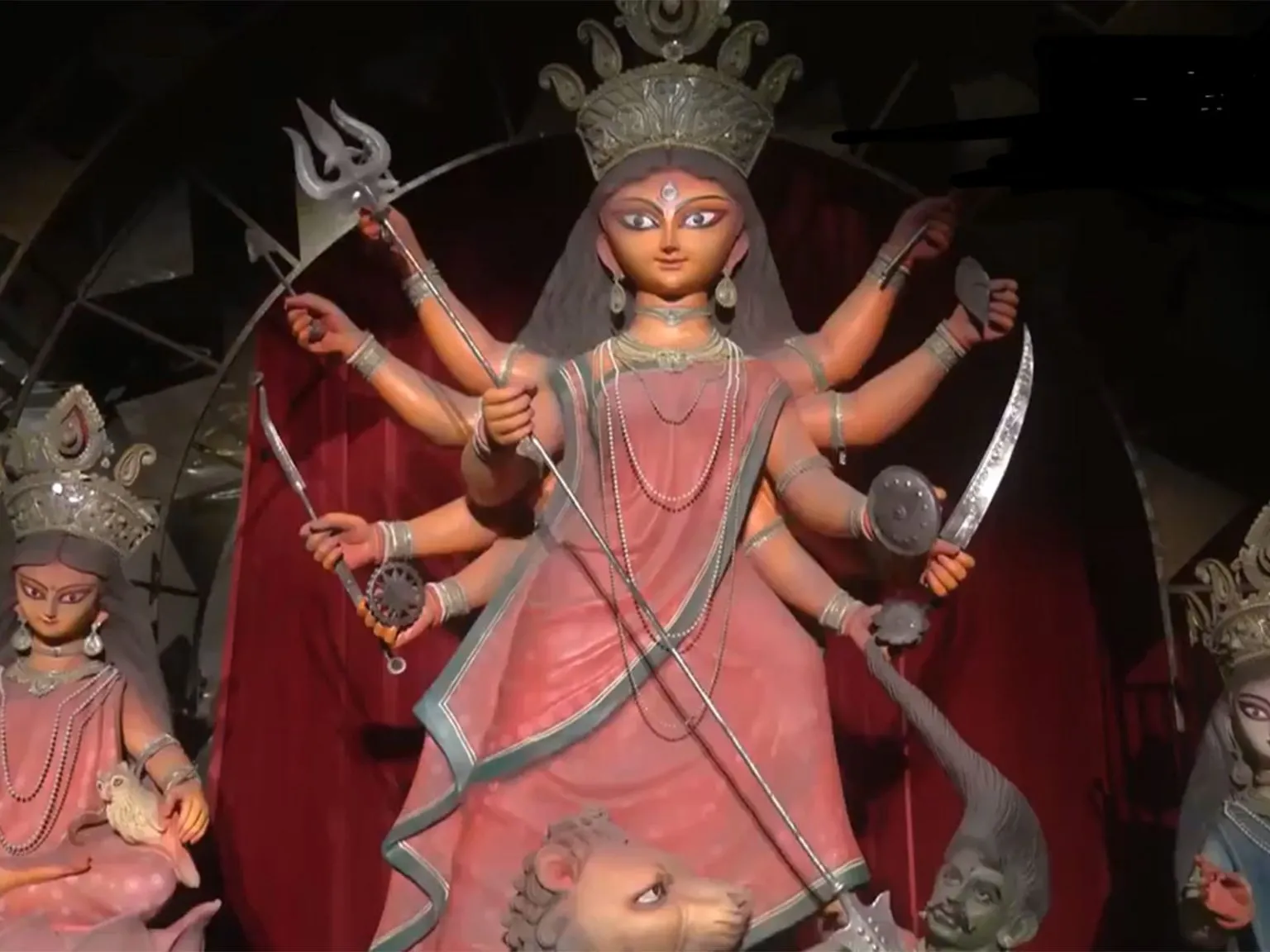 Bengal Pandals blend devotion with social message: ‘Aishwaryi’ 