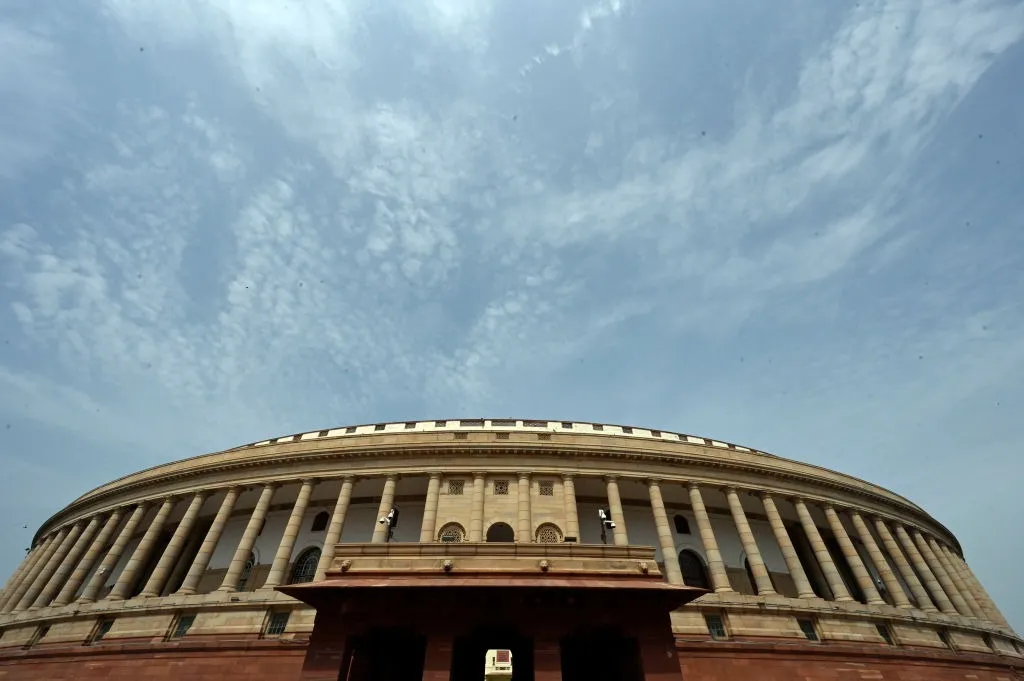 Delhi Likely to Witness Warmer Weather, Partly Cloudy Skies on Saturday