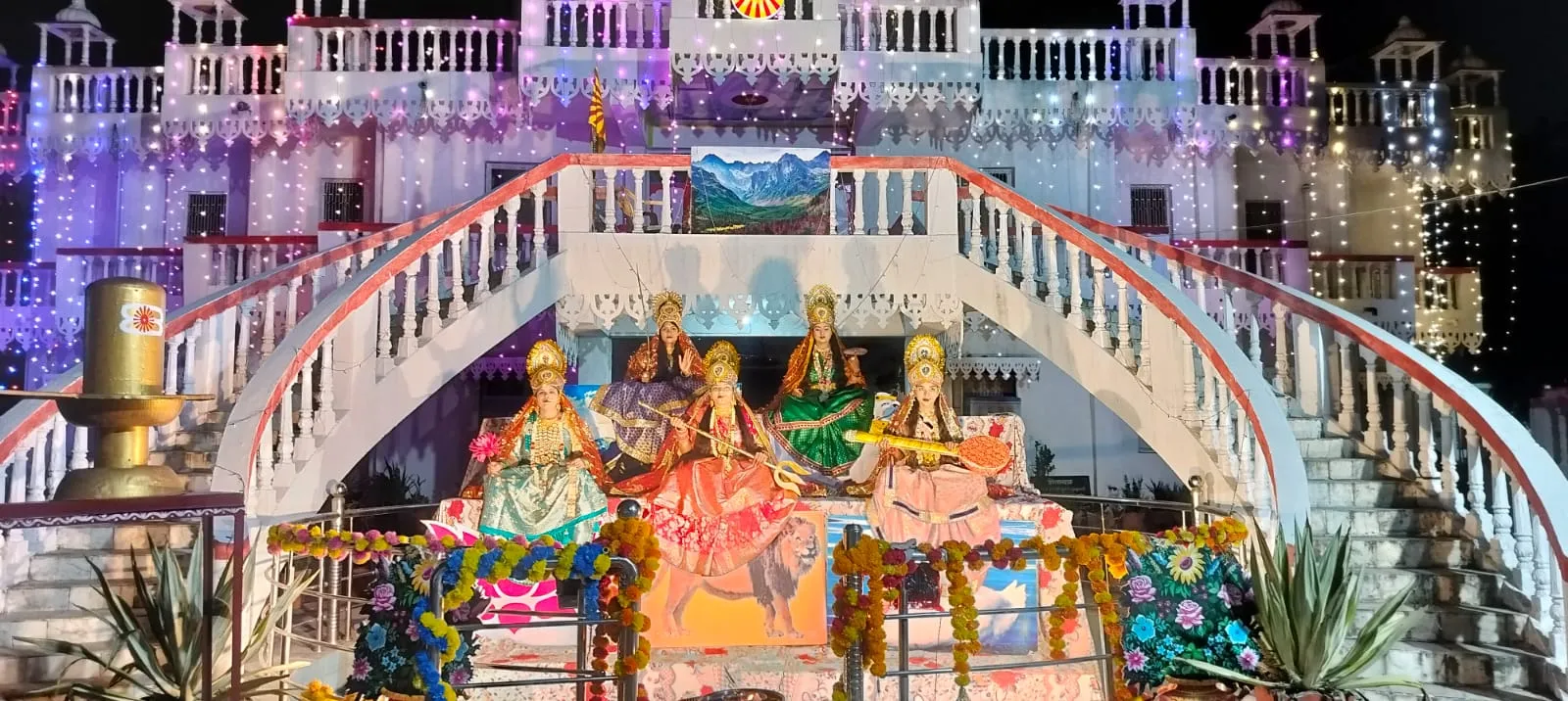 Singrauli News: विंध्यनगर के तपोवन परिसर में सजी चैतन्य देवियों की झांकी