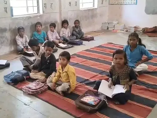 Singrauli News: परीक्षाएं सिर पर, सिंगरौली के 1.47 लाख बच्चों की यूनिफॉर्म का पैसा अब तक अटका
