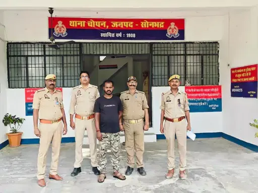 Sonbhadra News: चोपन में 37.650 टन कोयले से लदा ट्रक जब्त, चालक गिरफ्तार