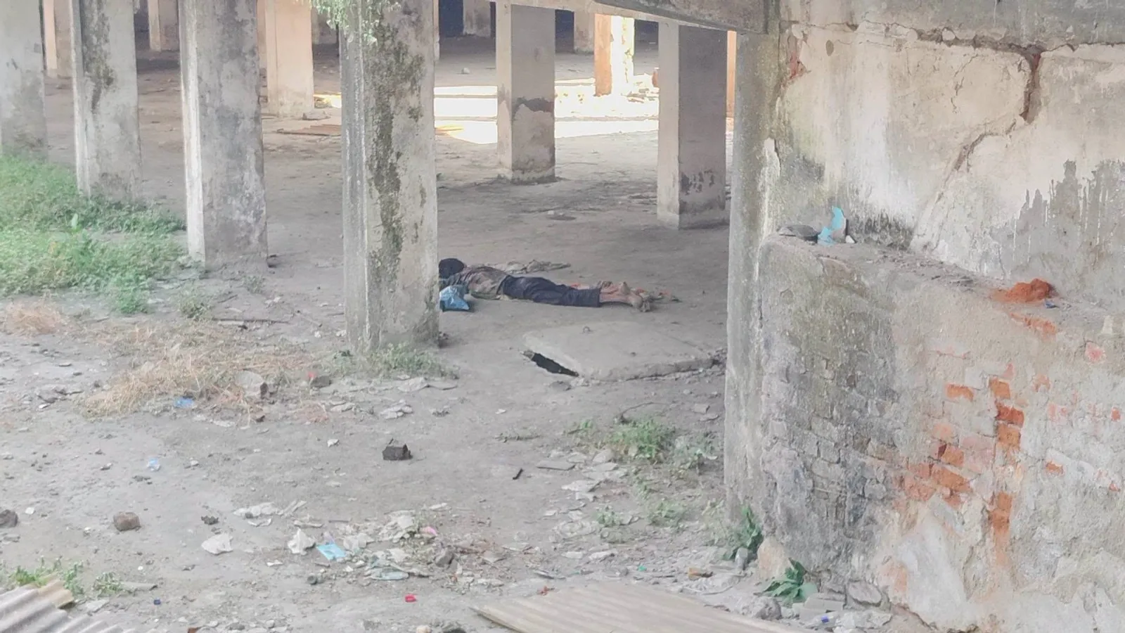 Singrauli News: अंबेडकर चौक प्लाजा में शव मिलने से मचा हड़कंप, पहचान में जुटी पुलिस