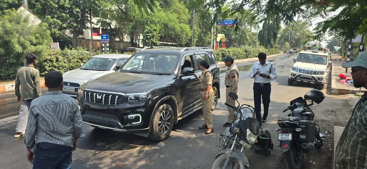 Singrauli News: सिंगरौली में यातायात नियम तोड़ने वालों पर कार्रवाई, 67 से अधिक वाहनों पर चालान