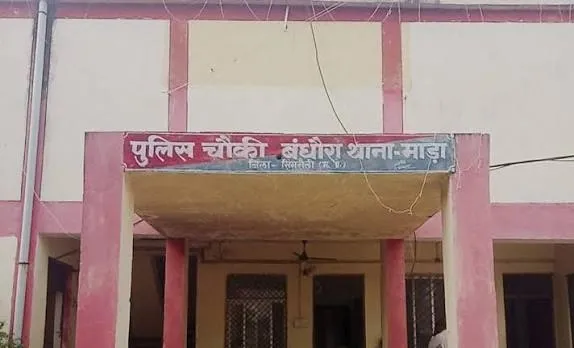 Singrauli News: बंधौरा में अवैध महुआ शराब के खिलाफ कार्रवाई, 5 आरोपी पकड़े गए
