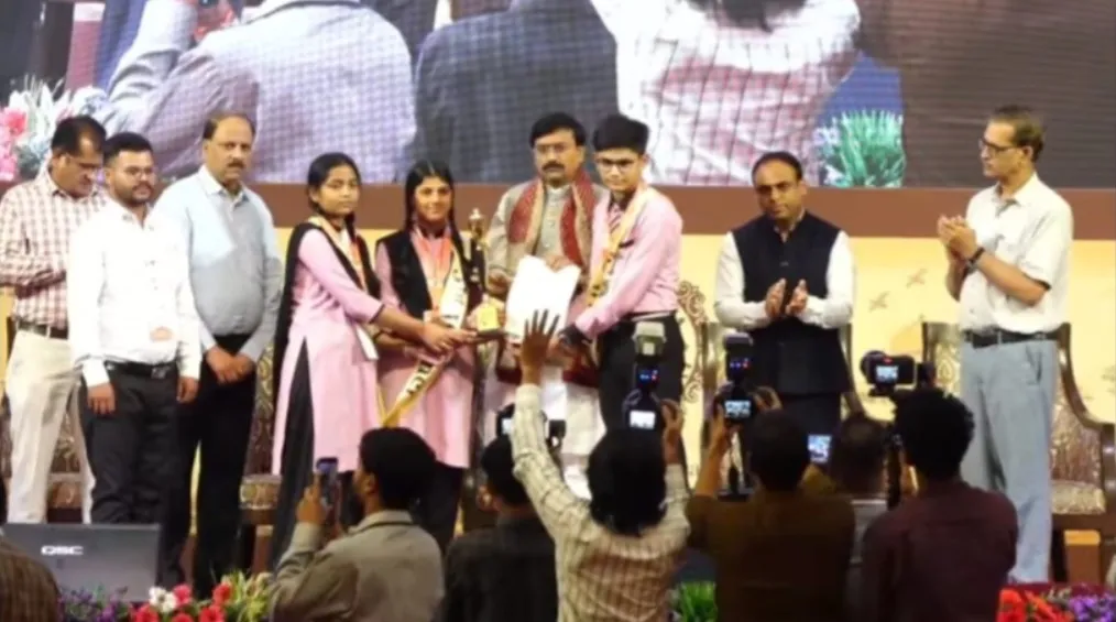 Sidhi News: एमपी टूरिज्म क्विज में काशी विद्यालय की टीम ने प्रदेश में हासिल किया तीसरा स्थान, सीधी क