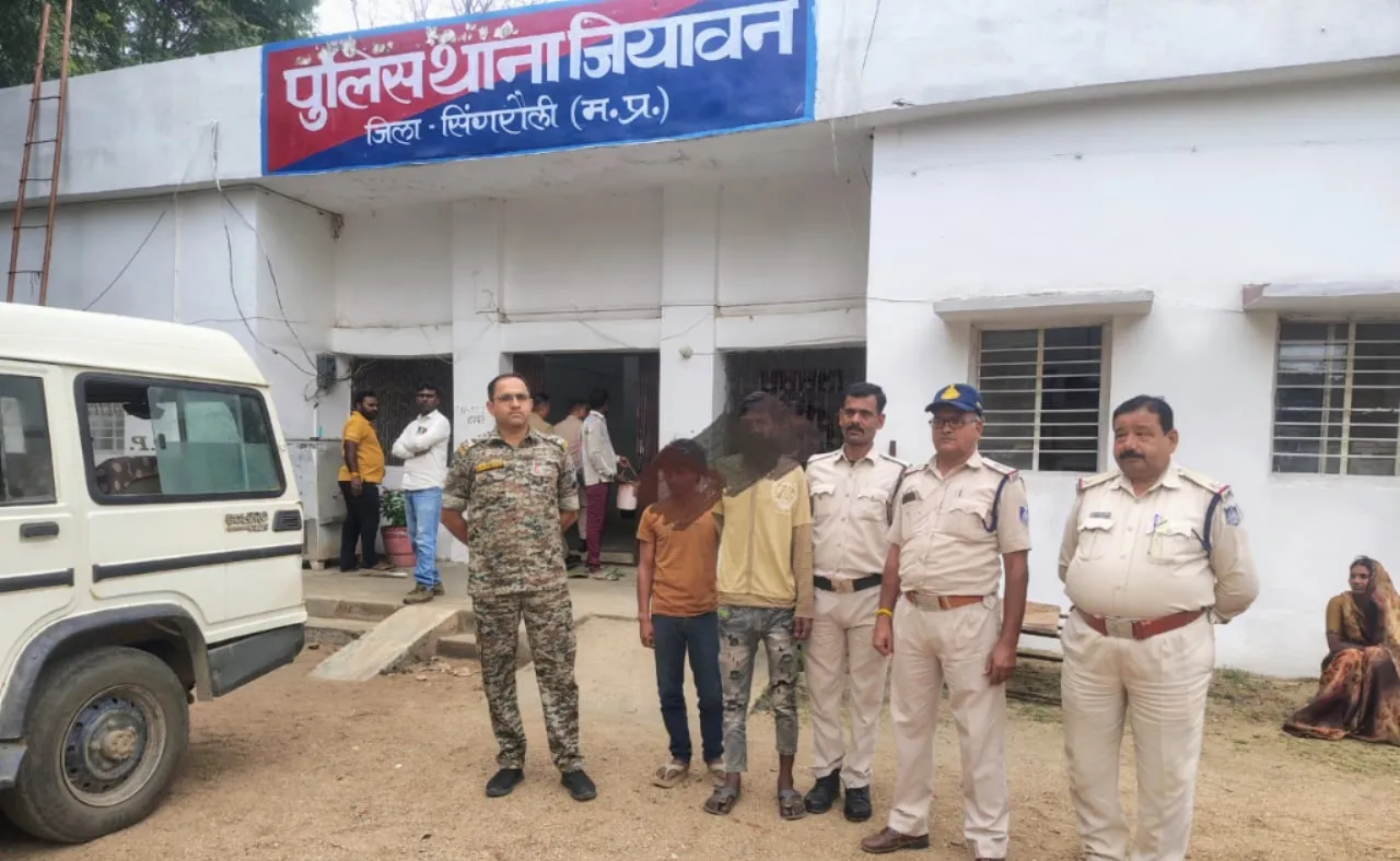 Singrauli News: शासकीय उचित मूल्य की दुकान का ताला तोड़कर चोरी करने वाले दो आरोपी गिरफ्तार, भेजे गए 